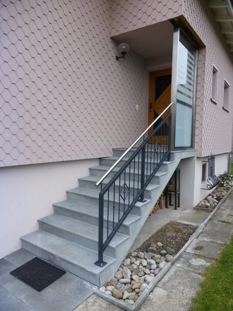 Treppenbelag mit Natursteinplatten